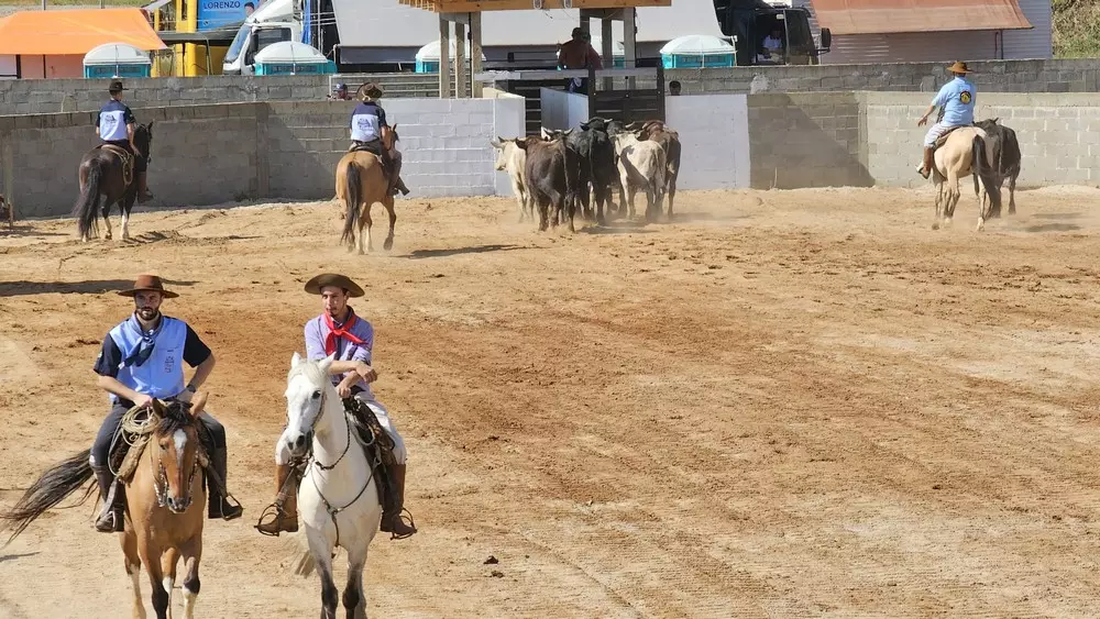 Cancha municipal de rodeio é inaugurada em Rio Negro